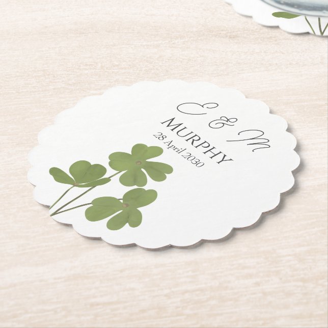 Moderne grüne Irische Leaf Clover Wedding Untersetzer (angewinkelt)