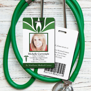 Moderne grüne Krankenhausmitarbeiter-Medizin-ID in Ausweis