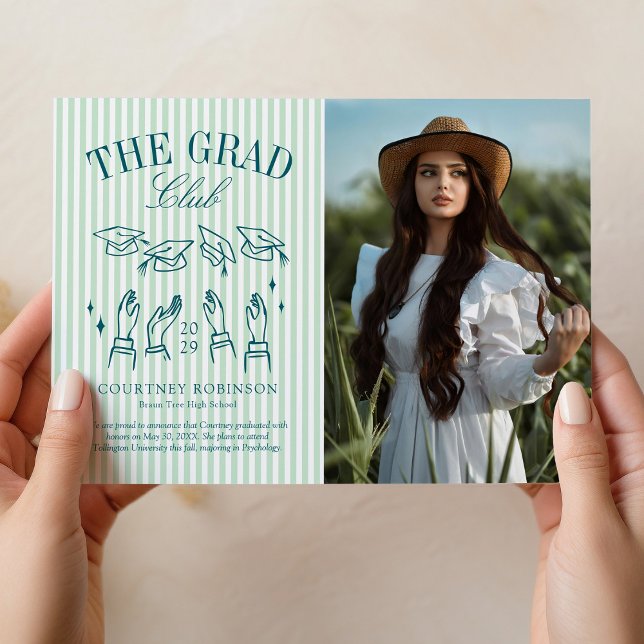 Moderne grüne und weiße Streifen-Foto-Abschlussfei Ankündigung (Von Creator hochgeladen)