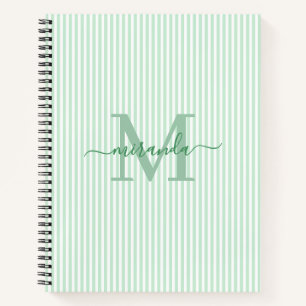 Moderne grüne und weiße Streifen mit Monogramm-Nam Notizbuch