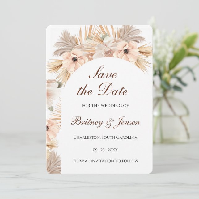 Moderne halbe Trockenbogen-Pampas Boho Natur Save The Date (Stehend Vorderseite)