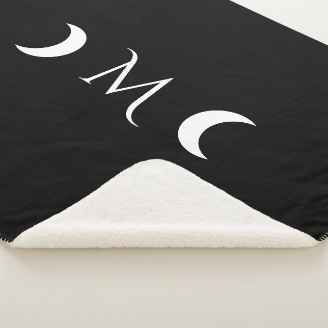Moderne Halbmonde Schwarz-Weiß-Monogramm Sherpadecke (3/4)