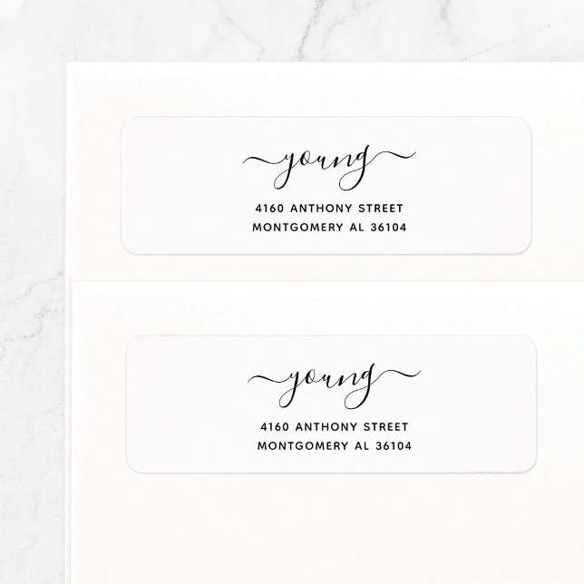 Moderne handgeschriebene Bezeichnung & Rücksendead (Simple, basic return address label features modern, elegant script family name with swashes.)
