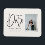 Moderne handgeschriebene monochrome Hochzeit von F Magnet<br><div class="desc">Moderne handgeschriebene monochrome Foto Hochzeit minimal Save the Date Hochzeitseinladung. Hintergrund- und Textfarbe können in den Anzug Ihres Stils geändert werden.</div>