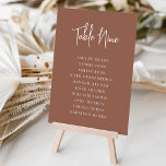 Moderne Handschrift und Serif-Gästebamen Tischnummer<br><div class="desc">Einfache und schicke Tischnummer-Karten in Rost und Weiß machen eine elegante Aussage bei Ihrer Hochzeit oder Veranstaltung. Design-Features "Tabelle [Zahl]" in handgeschriebenen Schriftzeichen,  mit einzelnen Gastnamen unten in zeitloser Serifentypografie. Design wiederholt sich auf beiden Seiten.</div>