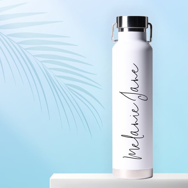 Moderne Handschrift White Wedding Water Flasche Ge (Stylishly Personalize with Your Cusom Name.)