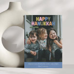 Moderne Hanukkah Gruß 2 Foto Feiertagskarte<br><div class="desc">Feiern Sie die Saison mit diesem fröhlichen, modernen Hanukkah-Kartendesign in einem spielerischen Regenbogen in Pastellfarben, der Ihr Foto in der Familie überragt. "Happy Hanukkah" ist mutig in groben, bunten Buchstaben dargestellt, gepaart mit einer süßen Botschaft von Liebe, Licht und Latkes unten. Eine lustige, stilvolle Art, die Freude der Hanukka zu...</div>