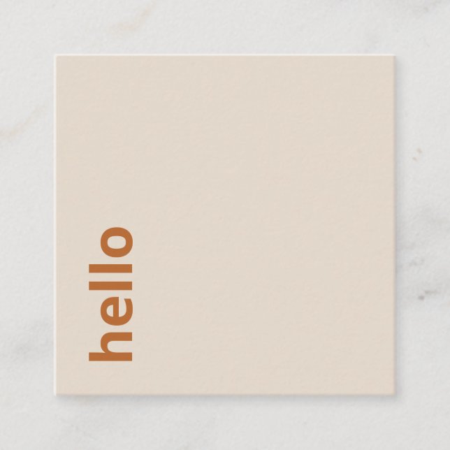 Moderne hellbeige-orange-minimale Hello-Typografie Quadratische Visitenkarte (Vorderseite)