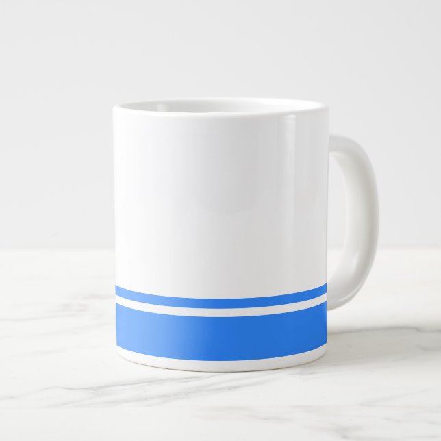 Moderne, helle blaue Unterkante Streifen auf weiß Jumbo-Tasse (Vorderseite Rechts)