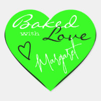 Moderne, helle grüne Backform mit Liebe Herzneon