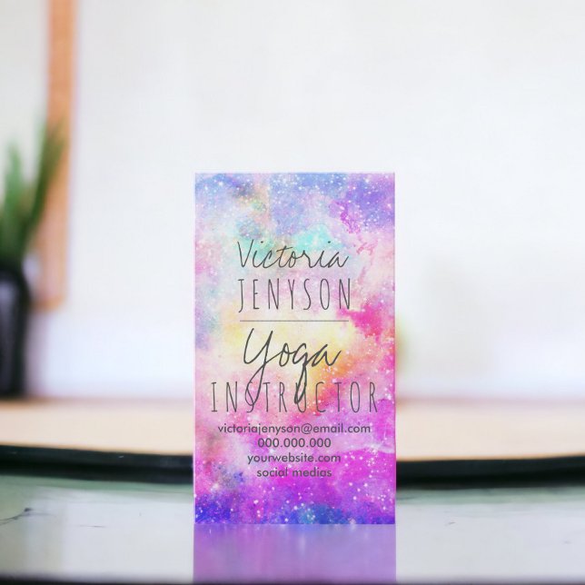 Moderne, helle, pastellfarbene Nebel Aquarellyoga Visitenkarte (Modern bright pastel nebula watercolor yoga business card)