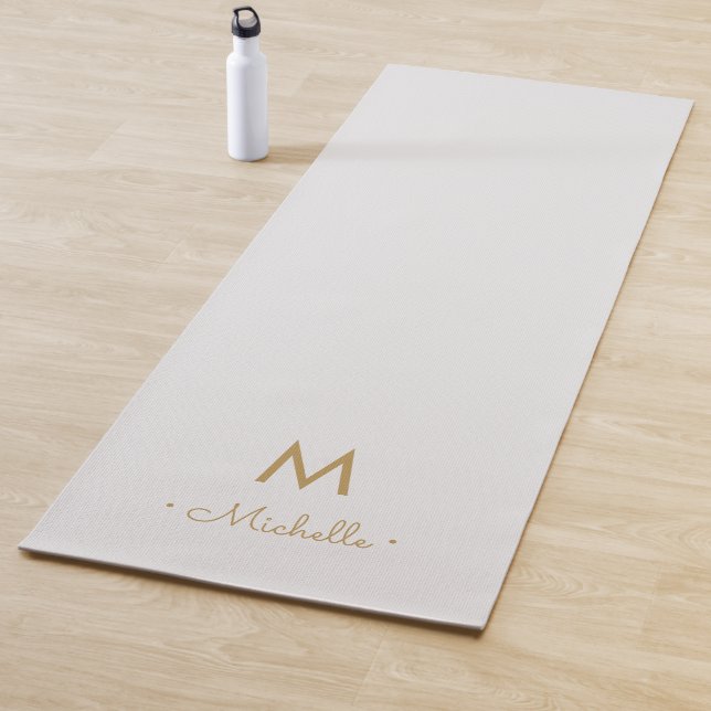 Moderne hellgraue goldene Schriftmonogramm Yogamatte (Beispiel)
