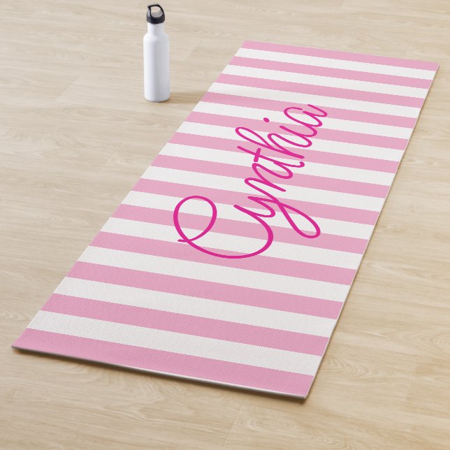 Moderne hellrosa Streifen Personalisiert Yogamatte (Beispiel)