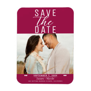 Moderne Himbeer Save the Date Hochzeitsfoto Magnet