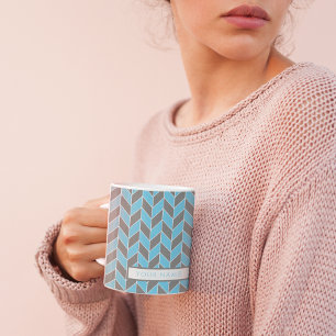 Moderne himmelblaue graue Fischgrät-Chevron-Muster Kaffeetasse