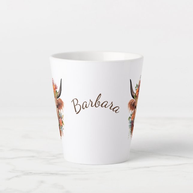 Moderne Hochlandkuh mit Boho-Blume-Design Milchtasse (Vorderseite)