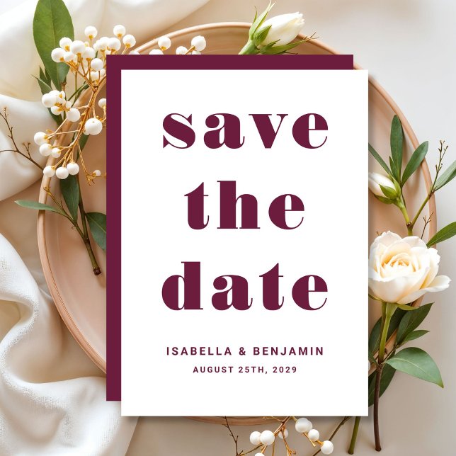 Moderne Hochzeit der roten Typografie in Burgund Save The Date (Modern Burgundy Red Typography Wedding Save The Date)