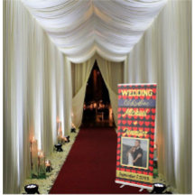 Moderne Hochzeit des roten Herzens mit goldenem Te