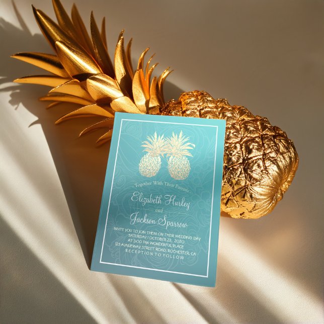 Moderne Hochzeit Elegantes Gold Foil Ananas Paar Einladung (Von Creator hochgeladen)