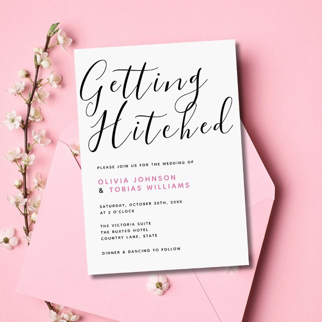 Moderne Hochzeit heftiger Typografie Einladung (Simple modern wedding invitation with 'Getting Hitched' script typography. Classic elegant & stylish)