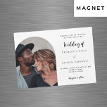 Moderne Hochzeit im Foto Magneteinladung<br><div class="desc">Eine Foto Hochzeitseinladung vorne: Fügen Sie Ihre eigene vertikale Foto. Ein schick weißer Hintergrund,  schwarzer Text. Personalisieren Sie Ihre Namen und Details und fügen Sie diese hinzu.</div>