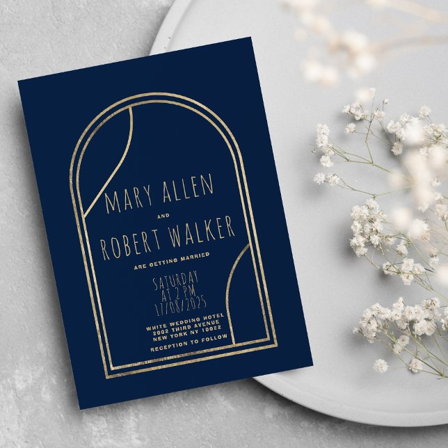 Moderne Hochzeit in Goldmedaille Einladung (Geometric modern navy blue gold classy wedding)