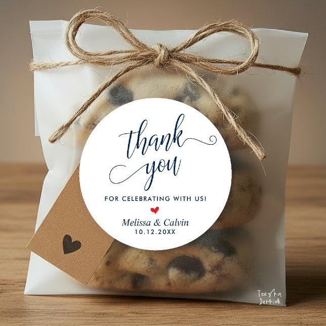 Moderne Hochzeit Minimalistisch Dankesgeschenke Runder Aufkleber (Modern Wedding Minimalist Thank You Gifts Classic Round Sticker favors in red heart navy blue)