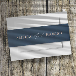 Moderne Hochzeit mit Blauer und Blütenkalligrafie Einladungsbanderole