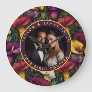 Moderne Hochzeit mit trendigen Zantedeschien inspi Große Wanduhr