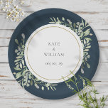 Moderne Hochzeitsfeier in Deep Sea Blue Greenery Pappteller<br><div class="desc">Mit feinen Aquarellfarben-Blätter auf tiefblauem Untergrund. Diese schicke botanische Papiertafel kann mit Ihren besonderen Hochzeitsdetails personalisiert werden. Entwickelt von Thisisnotme©</div>