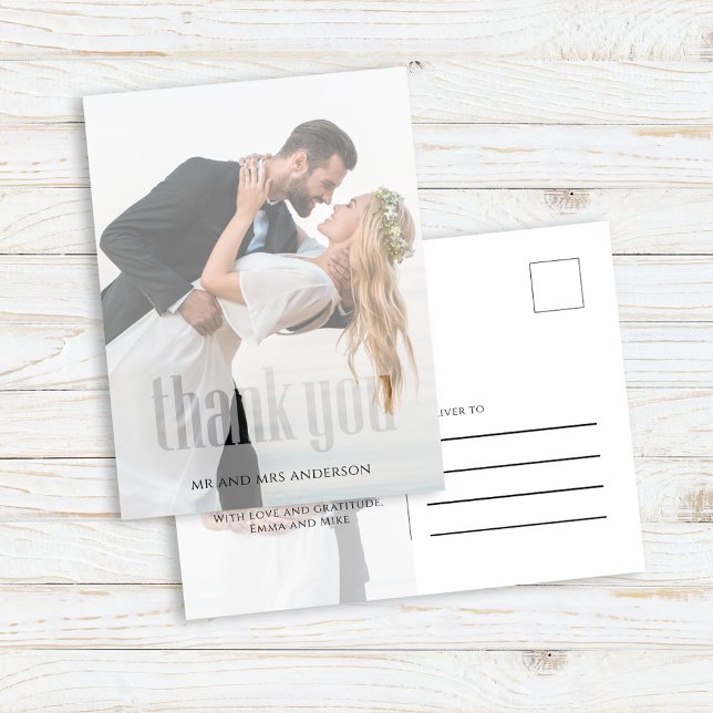Moderne Hochzeitsfoto-Dankeskarten Postkarte (Modern wedding thank you photo card. Simple postcard design.)