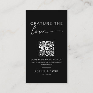 Moderne Hochzeitsstipps erfassen den QR-Code der L Begleitkarte