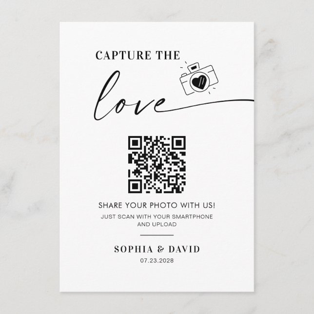 Moderne Hochzeitsstipps erfassen den QR-Code der L Begleitkarte (Vorderseite)