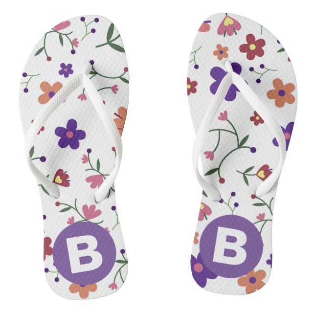 Moderne hübsche farbenfrohe florale lila Monogramm Flip Flops (Fußbett)