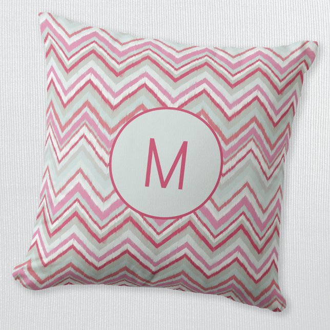 Moderne Ikat-Schrägstreifen-Monogramm-Initiale Kissen (Modern Ikat zigzag chevron pattern monogram initial personalized pastel green pink throw pillow)