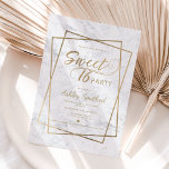 Moderne Imitate Goldtypografie Marmor Sweet 16 Einladung<br><div class="desc">Moderne Imitate Goldskripttypografie geometrischen weißen Marmor Sweet 16 Geburtstagsfeier Einladung mit Wirbel Typografie und ein minimales Imitat goldenen Streifen geometrische Rahmen auf elegante moderne,  weiße Marmor.</div>