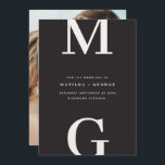 Moderne Initialen Grafik Typografie Foto Hochzeit Save The Date<br><div class="desc">Moderne Initialen fett grafische Typografie Foto Hochzeit speichern Sie die Datumskarte. Mit moderner,  eleganter Typografie und gestreiftem Backer-Design. Farben können individuell angepasst werden.</div>