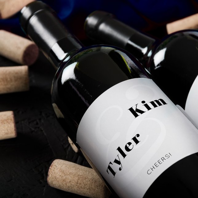 Moderne jubelnde Typografie Schwarz-Weiß-Hochzeit Weinetikett (Von Creator hochgeladen)