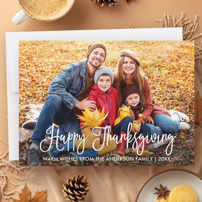 Moderne Kalligrafie glücklich Thanksgiving Familie Feiertagskarte (Customize to add more text or photos to back of card.)