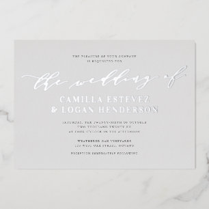 Moderne Kalligrafie-Schrift Hochzeit Blassgrau Sil Folieneinladung