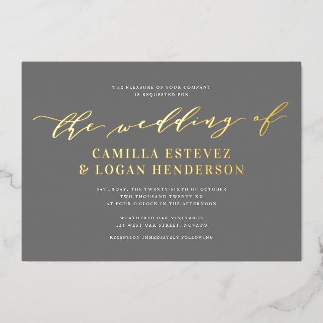 Moderne Kalligrafie Script Wedding Gray + Gold Folieneinladung (Vorderseite)