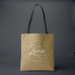Moderne Kalligraphie Gold Mutter des Grooms<br><div class="desc">Eine zeitlose und elegante Mutter der Bräutigam-Tote-Tasche mit raffinierter Kalligraphie-Schrift auf klassischem Hintergrund,  perfekt für eine formale und anspruchsvolle Hochzeitsfeier. Für die Anpassung oder weitere Produkte mit diesem Design,  bitte kontaktieren Sie mich.</div>