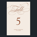 Moderne Kalligraphie Zeitlos Terracotta Hochzeit Tischnummer<br><div class="desc">Ein zeitloses Dessert aus Terracotta und eine elegante Hochzeitskalligraphie-Tischnummer auf klassischem Hintergrund,  die sich perfekt für eine formale und anspruchsvolle Hochzeitsfeier eignet. Für die Anpassung oder weitere Produkte mit diesem Design,  bitte kontaktieren Sie mich.</div>