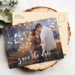Moderne kalligraphische Hochzeiten retten das Date Ankündigungspostkarte<br><div class="desc">Moderne Kalligraphie mit swish Schwanz und Ihre Lieblings-Foto Hochzeitsankündigung Save the Date Postcard.</div>