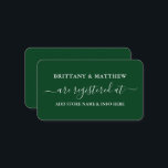 Moderne kalligraphische Hochzeitregister Grün Begleitkarte<br><div class="desc">Moderne trendige Kalligrafie Script Wedding Registry Insert Card. Grün</div>