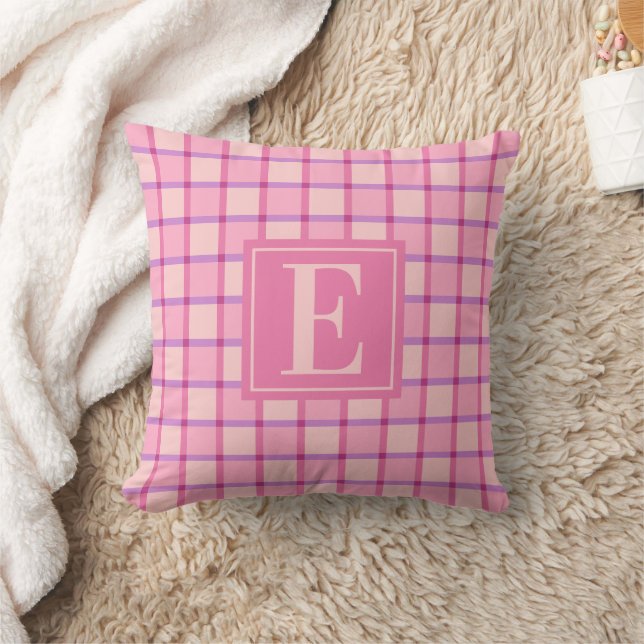 Moderne karierte rosa lila Monogramm Kissen (Decke)