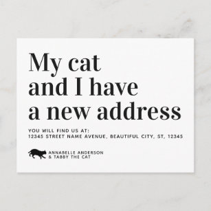 Moderne Katze, die wir in die neue Adresse verscho Ankündigungspostkarte