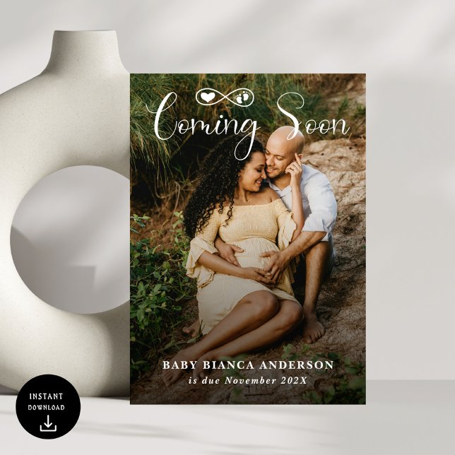 Moderne Kinderschwangerschaft im bald kommenden Fo Ankündigung (Von Creator hochgeladen)