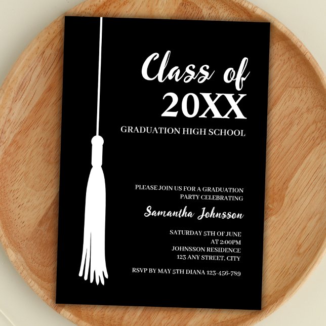 Moderne Klasse des Abschlusses Grad Tassel 2024 Einladung (graduation party invitation class of 2024 modern minimalist simple black and white grad tassel)