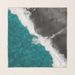 Moderne künstlerische aquamarine blaues schal<br><div class="desc">Wandeln Sie Ihre Art mit diesem modischen Entwurf um. Er kennzeichnet künstlerischen und modernen aquamarinen blauen und grauen schwarzen Ozeanstrandwellen, Druck, der irgendeinen Panache und modernen Flair Ihrem persönlichen Inventar der Zusätze und der Modeprodukte hinzufügt, oder, wenn dieser Entwurf einen Freund oder eine Familie illustriert, würde sie ein großes Geschenk...</div>